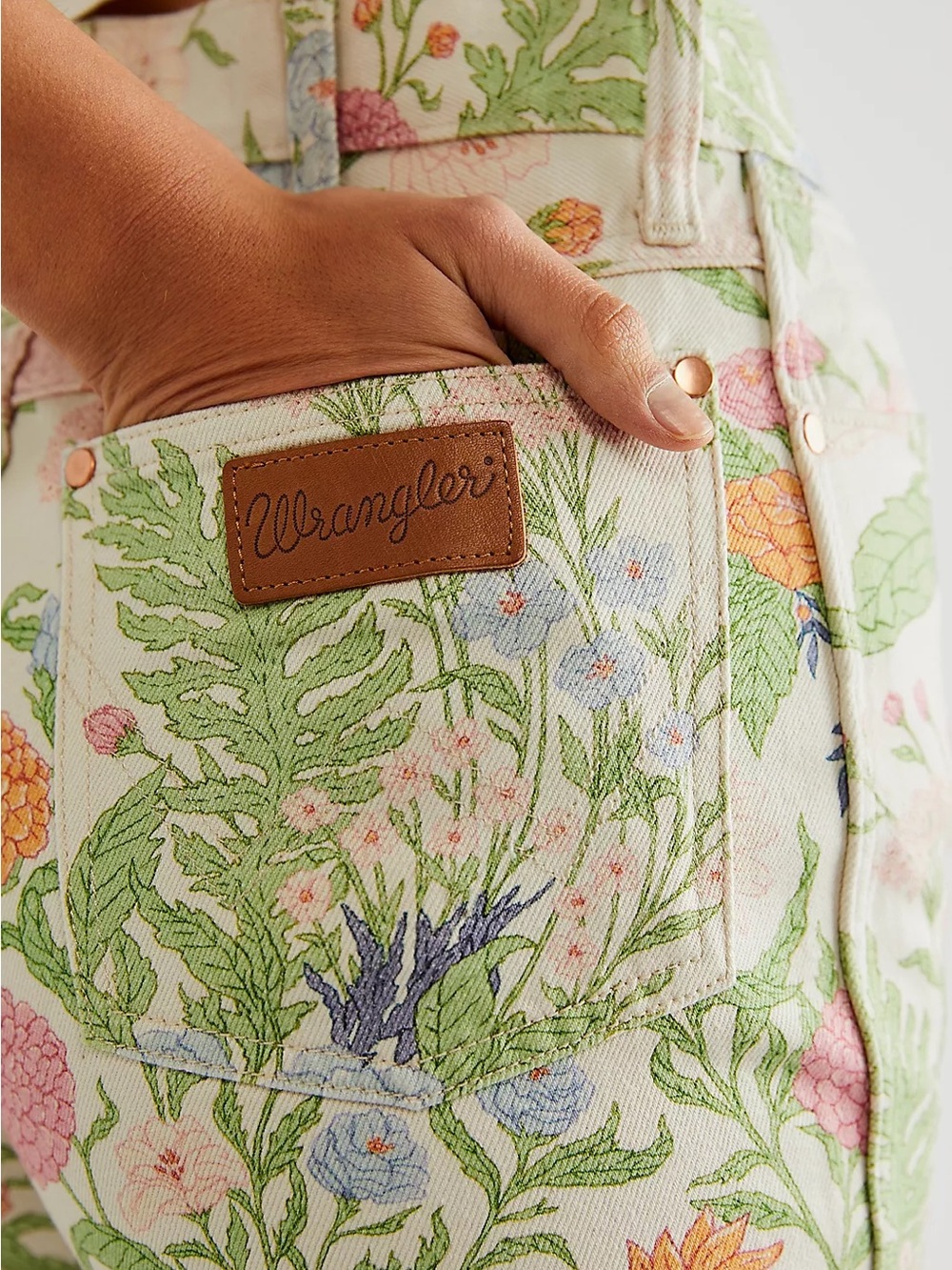 NWT Wrangler Floral Print High Rise Bell Bottom Jeans 35x32 - Picture 4 of 13